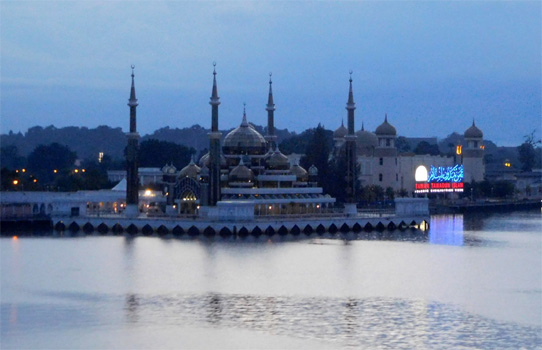 Kristallmoschee, Kuala Terengganu, N5.322250° E103.120619°.