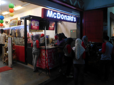 Vermutlich die kleinste McDonalds-Filiale der Welt.