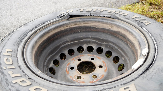 Schon wieder ein Reifenplatzer.