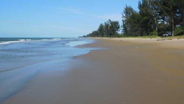 Herrlicher Strand in Brunei, N4.812809° E114.643381°.