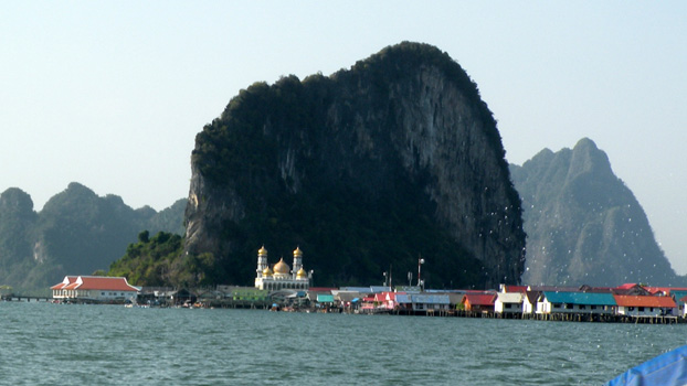 Muslimische Pfahlbausiedlung Koh Panyi, N  8.335762� E 98.502985�