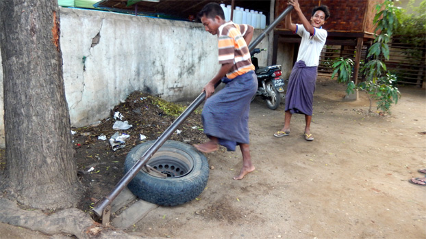 Reifenwerkstatt in Myanmar.