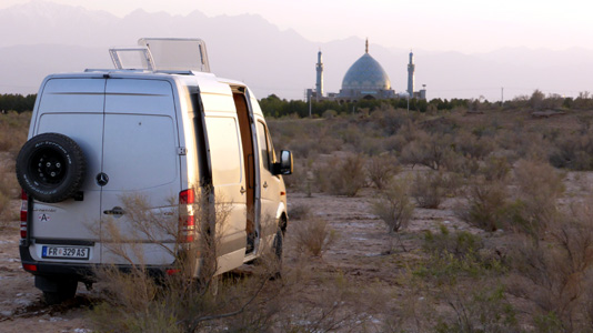 Nachtplatz mit Blick auf die Moschee.