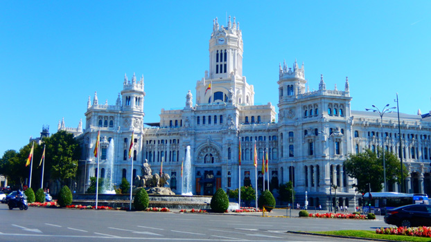 Das Hauptpostamt an der Plaza de la Cibeles.