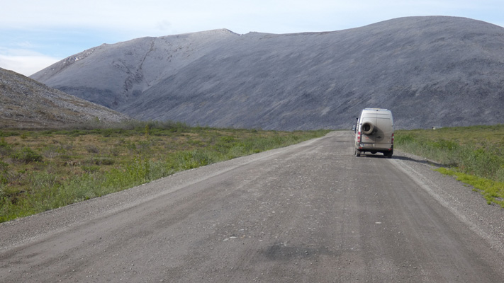 Der Dempster Highway f�hrt �ber 750 Kilometer ...