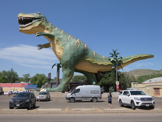 Drumheller wird von Dinos dominiert.