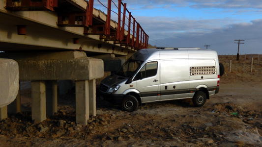 Fahrzeug zu hoch. Br�cke zu niedrig.